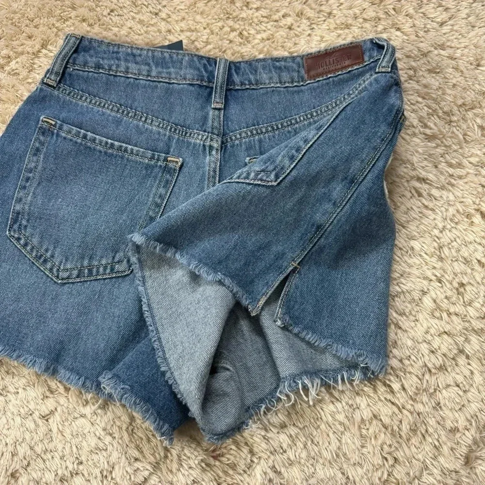 Hollister Womens Ultra high rise Denim Shorts size W26 - Picture 5 of 11